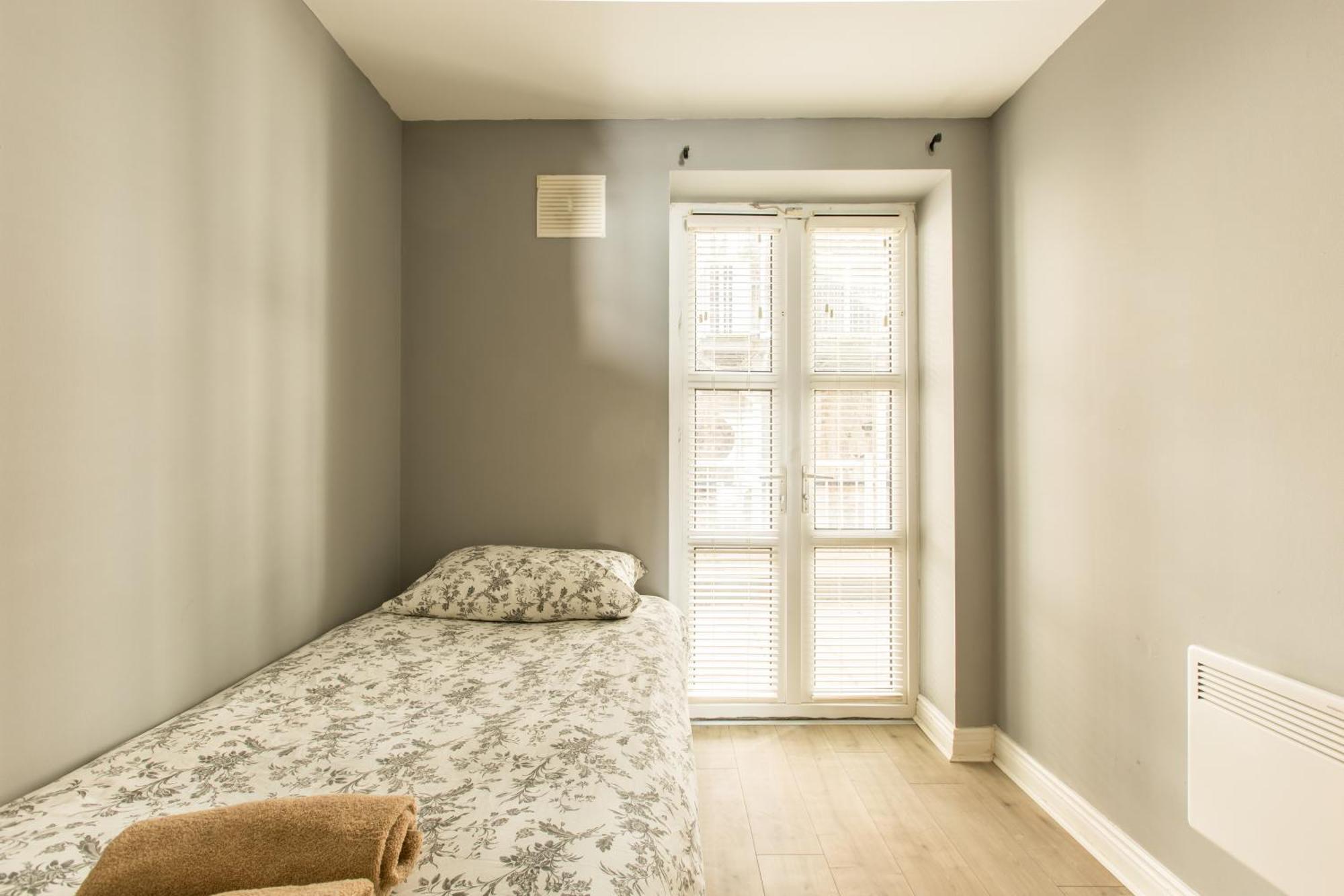 Modern Elegant Central Apt With Parking Dublin Exterior photo