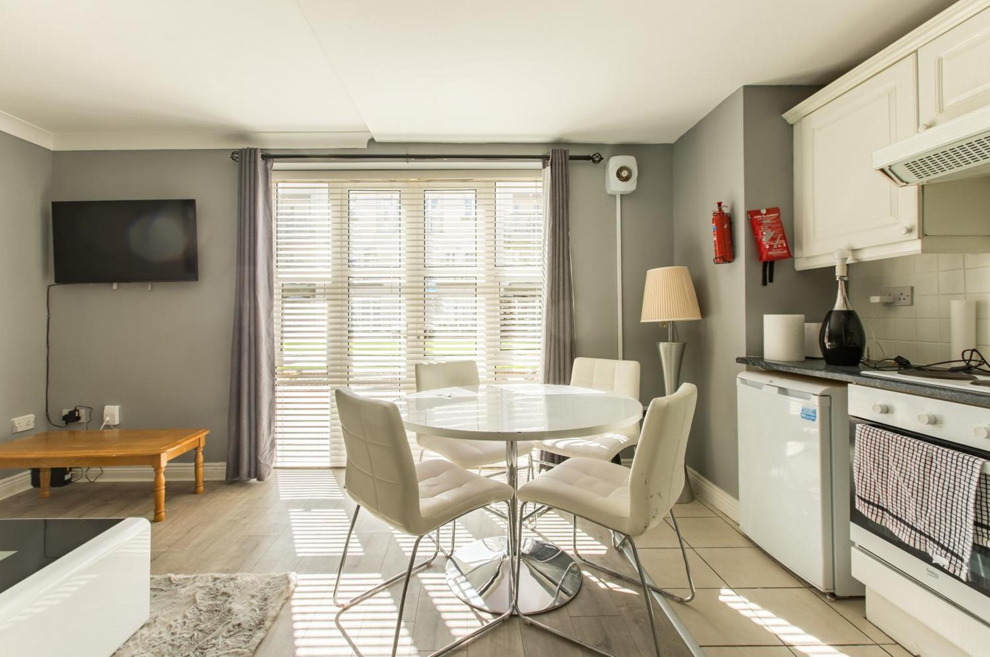 Modern Elegant Central Apt With Parking Dublin Exterior photo
