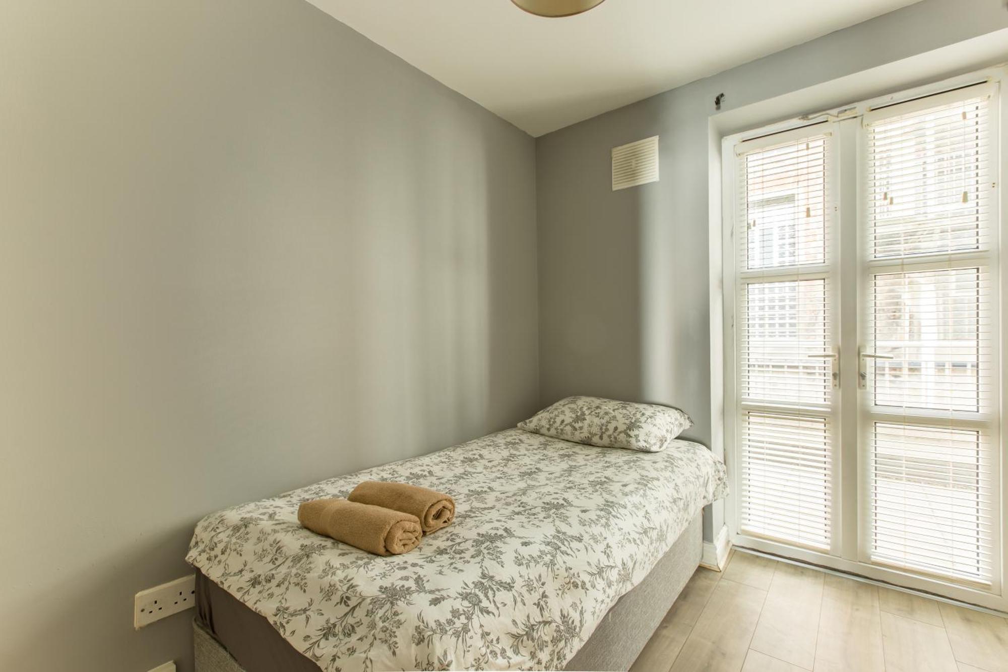 Modern Elegant Central Apt With Parking Dublin Exterior photo